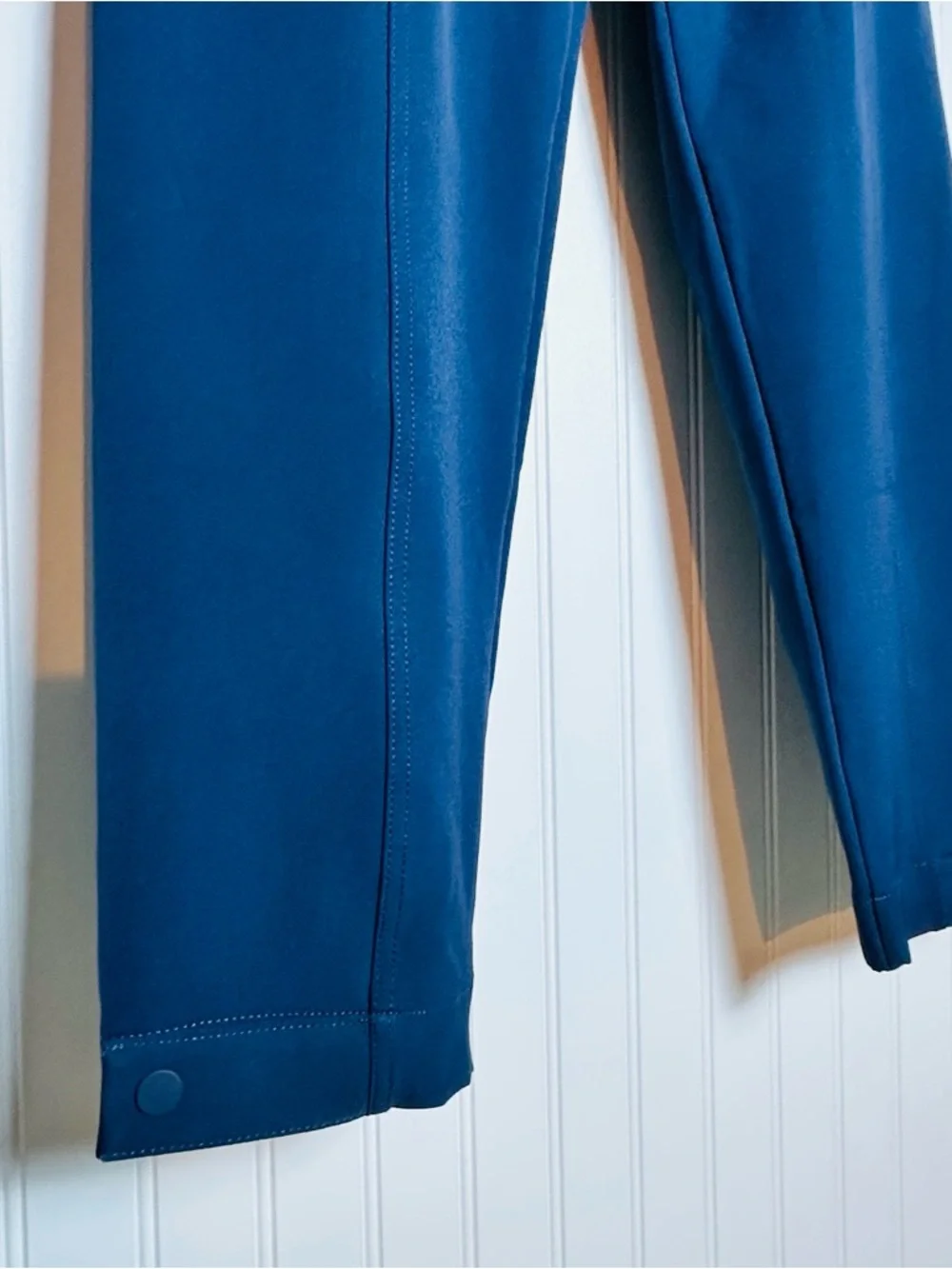 Athleta Endless High Rise Cargo Pant
Textured, stretch fabric in a tapered 6 - Picture 7 of 14